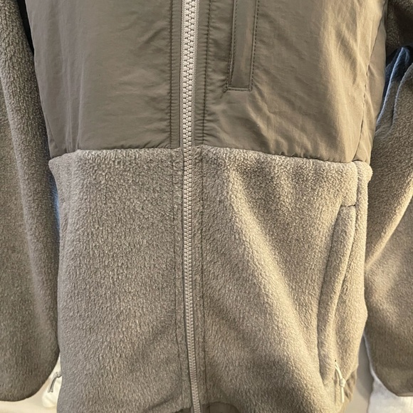 The North Face Gray Denali Fleece Jacket - Picture 6 of 14